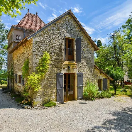 Character House With Swimming Pool Holiday home *